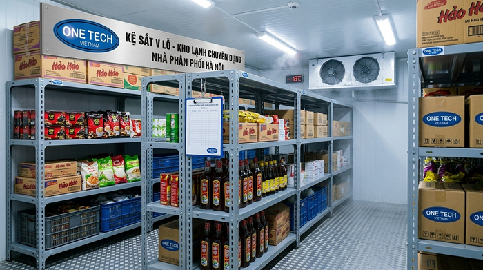 Kệ sắt V lỗ để kho lạnh Hà Nội Kệ sắt V lỗ để kho lạnh cho kho nhỏ tại Hà Nội