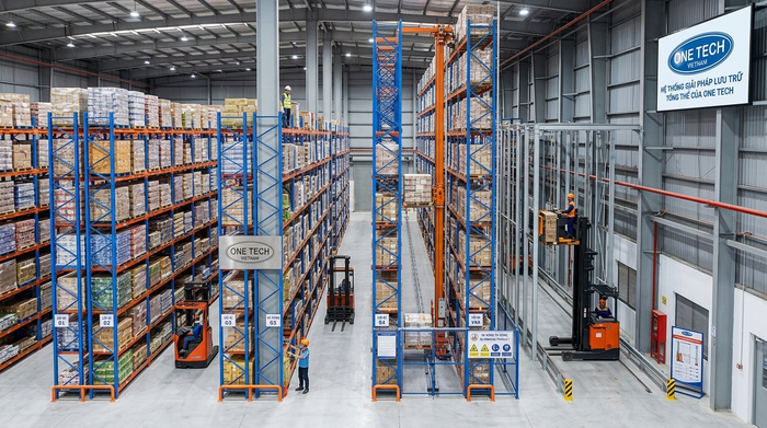 So sánh Stacker-Crane với kệ pallet và xe nâng VNA